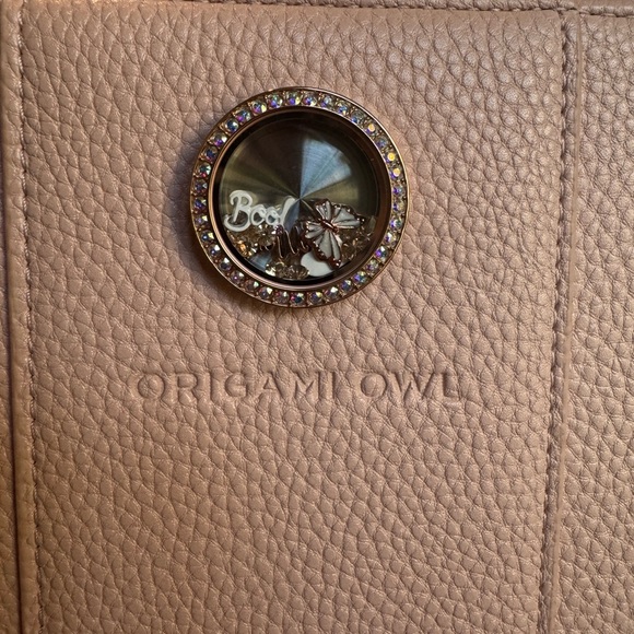 Chic Michael Kors Pink Crossbody Bag - Picture 2 of 3